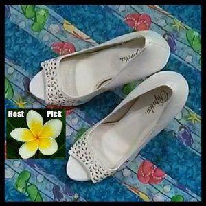 NEW Paprika Cream Heels 5.5" Heels.